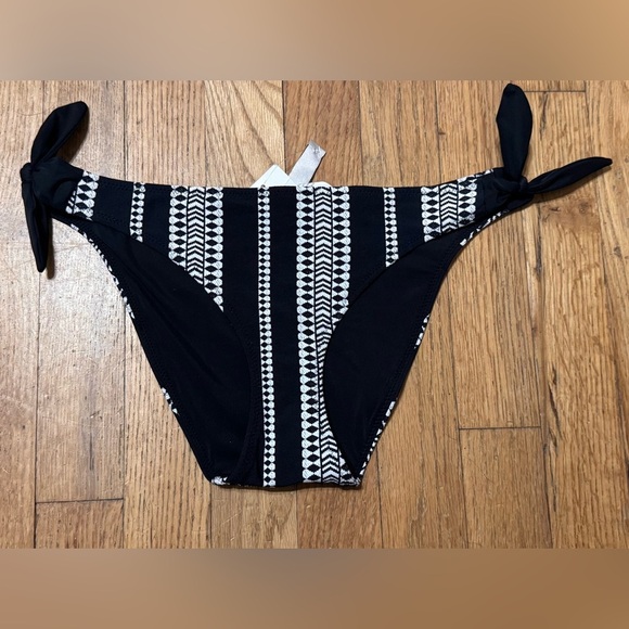 Lemlem LUCY Side Tie Bottom in LUCHIA BLACK - Picture 4 of 7